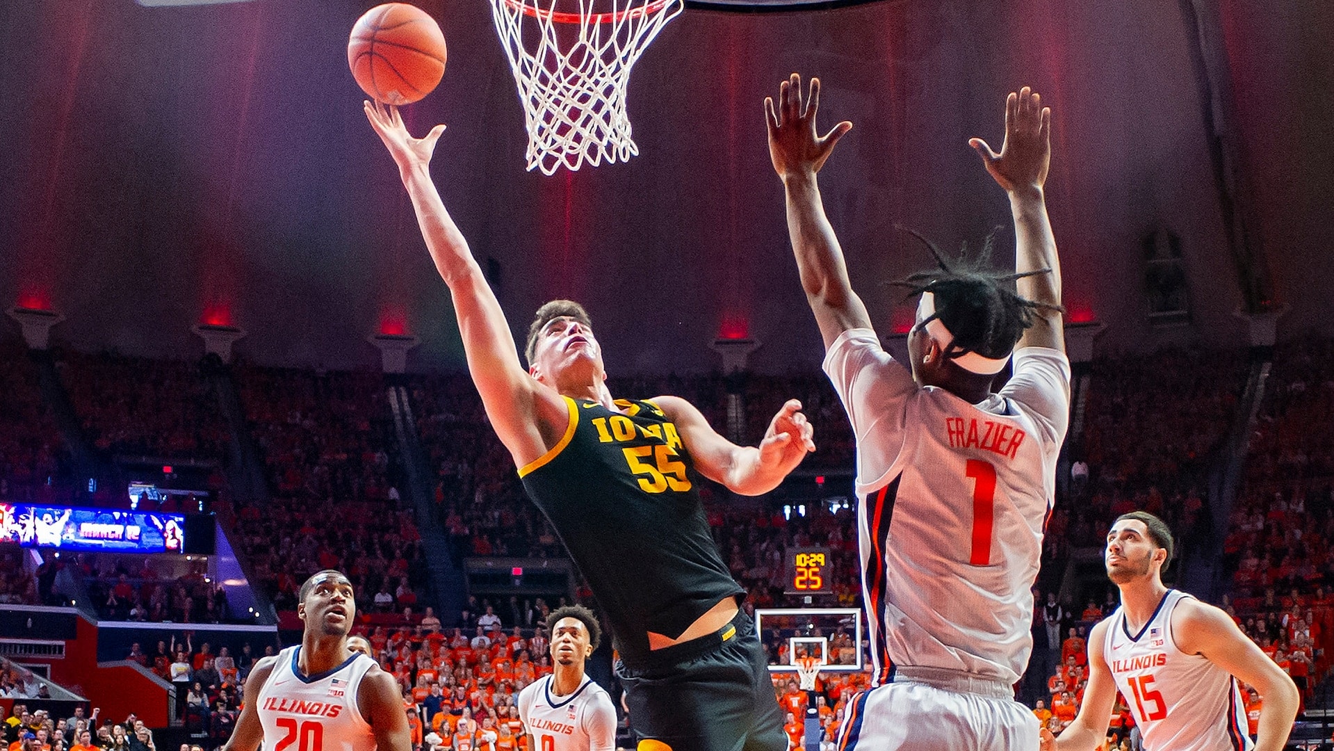 All-American Luka Garza passes on NBA to return to Iowa